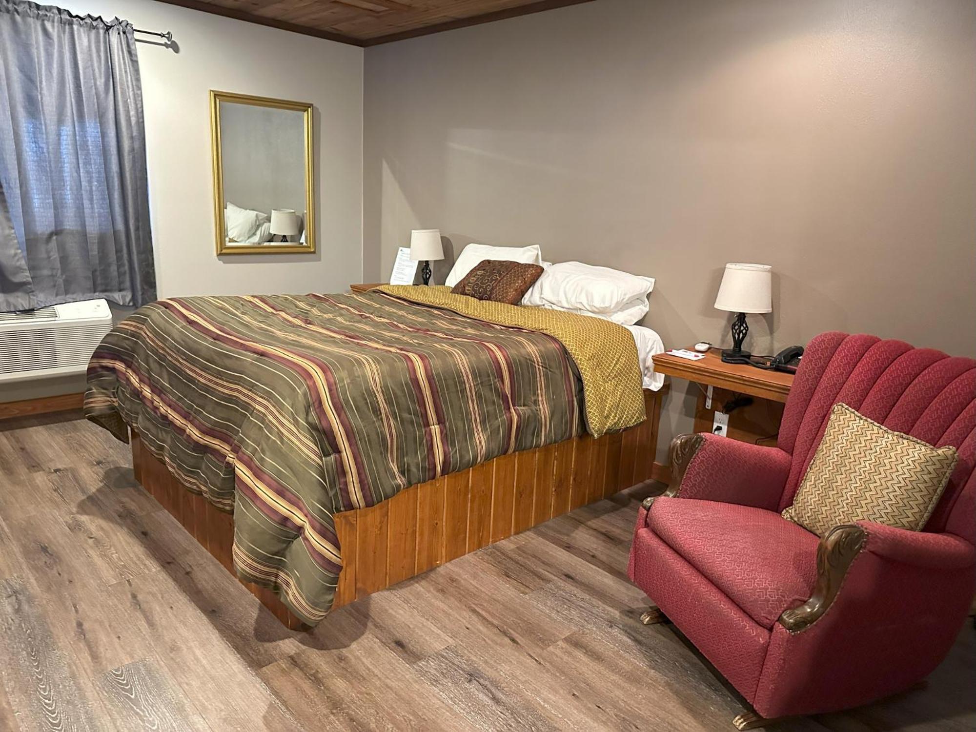 Timber Inn 2*